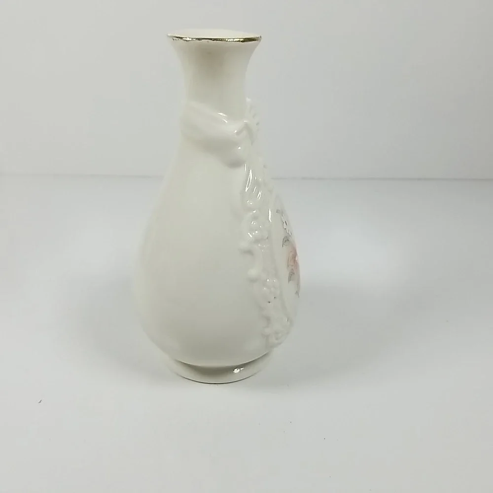 Royal Heritage Collection The Cameo Ribbon Vase Floral Gold Trim Porcelain Vtg